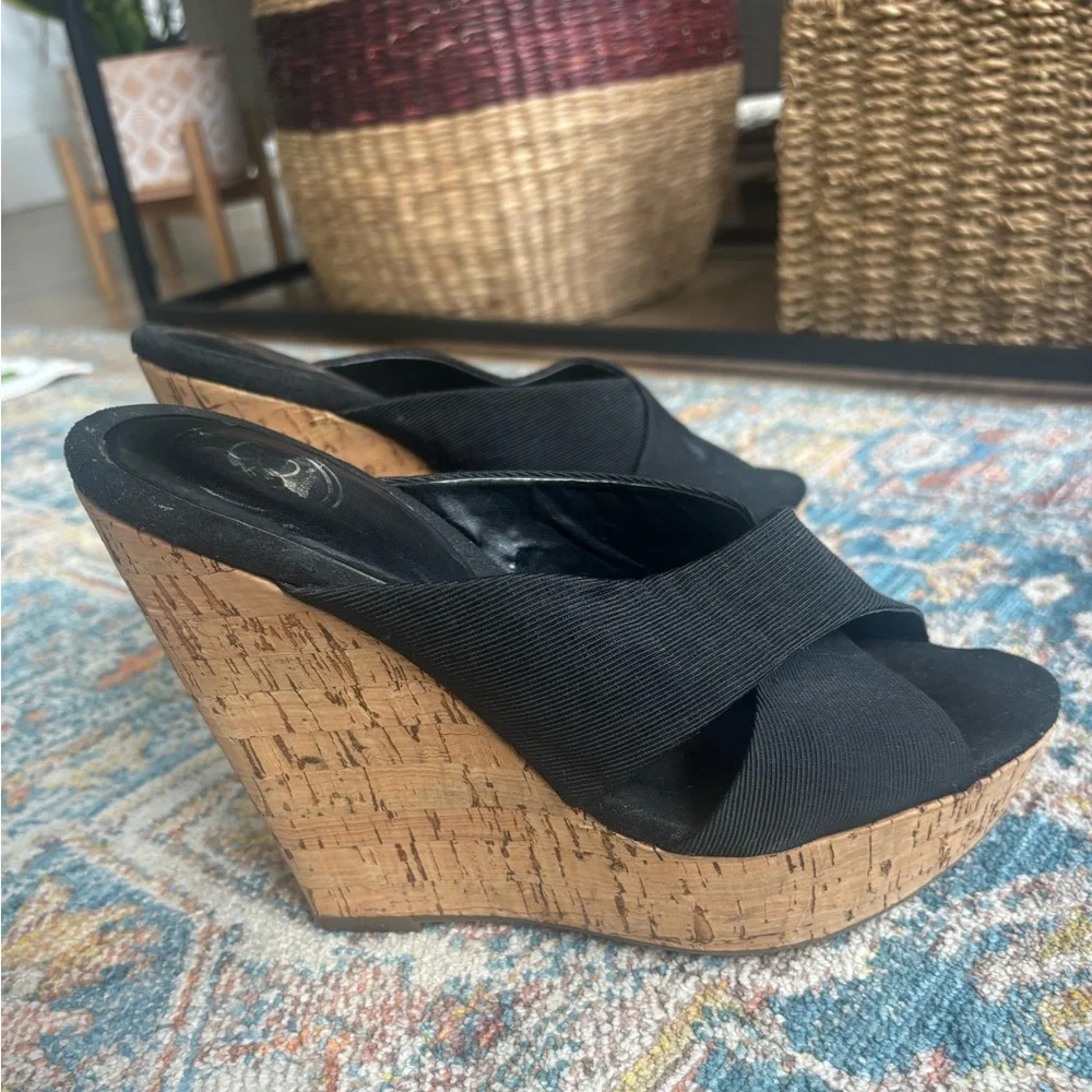 Stylish Jessica Simpson Black Summer Wedges size 7